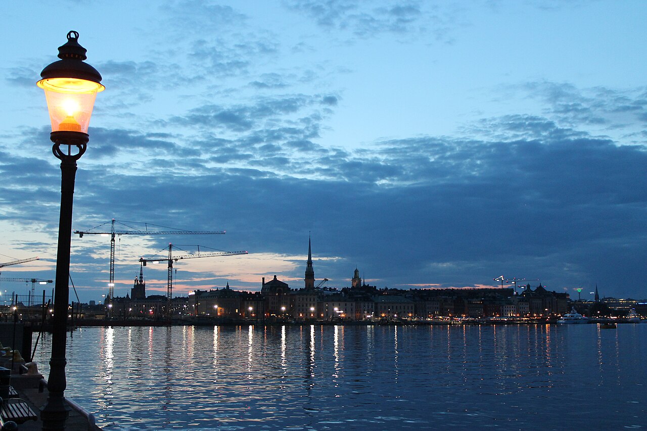 Front de mer de Stockholm au crépuscule