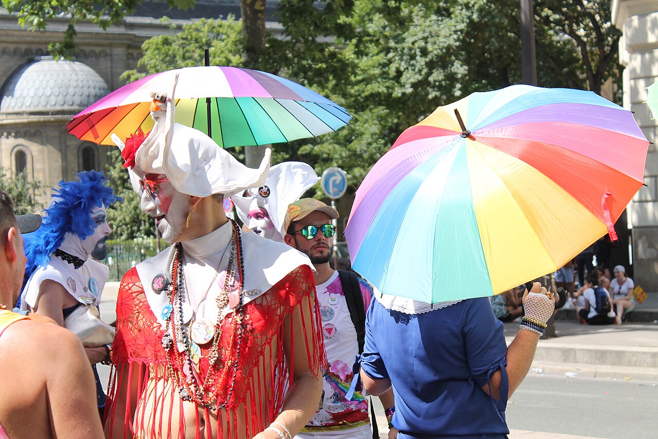 Guarda-chuvas das Irmãs da Perpétua Indulgência Paris Pride 2019