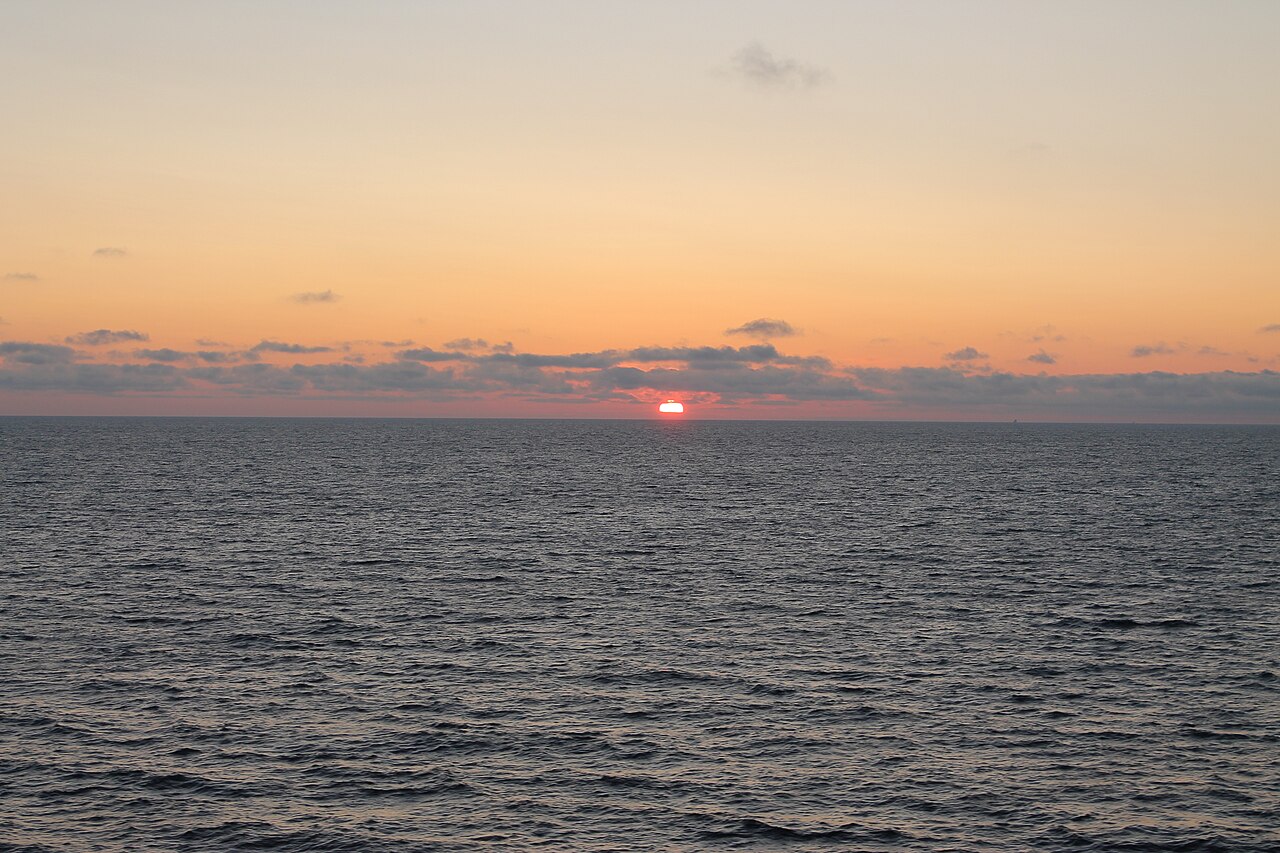 Coucher de soleil dans la mer Baltique