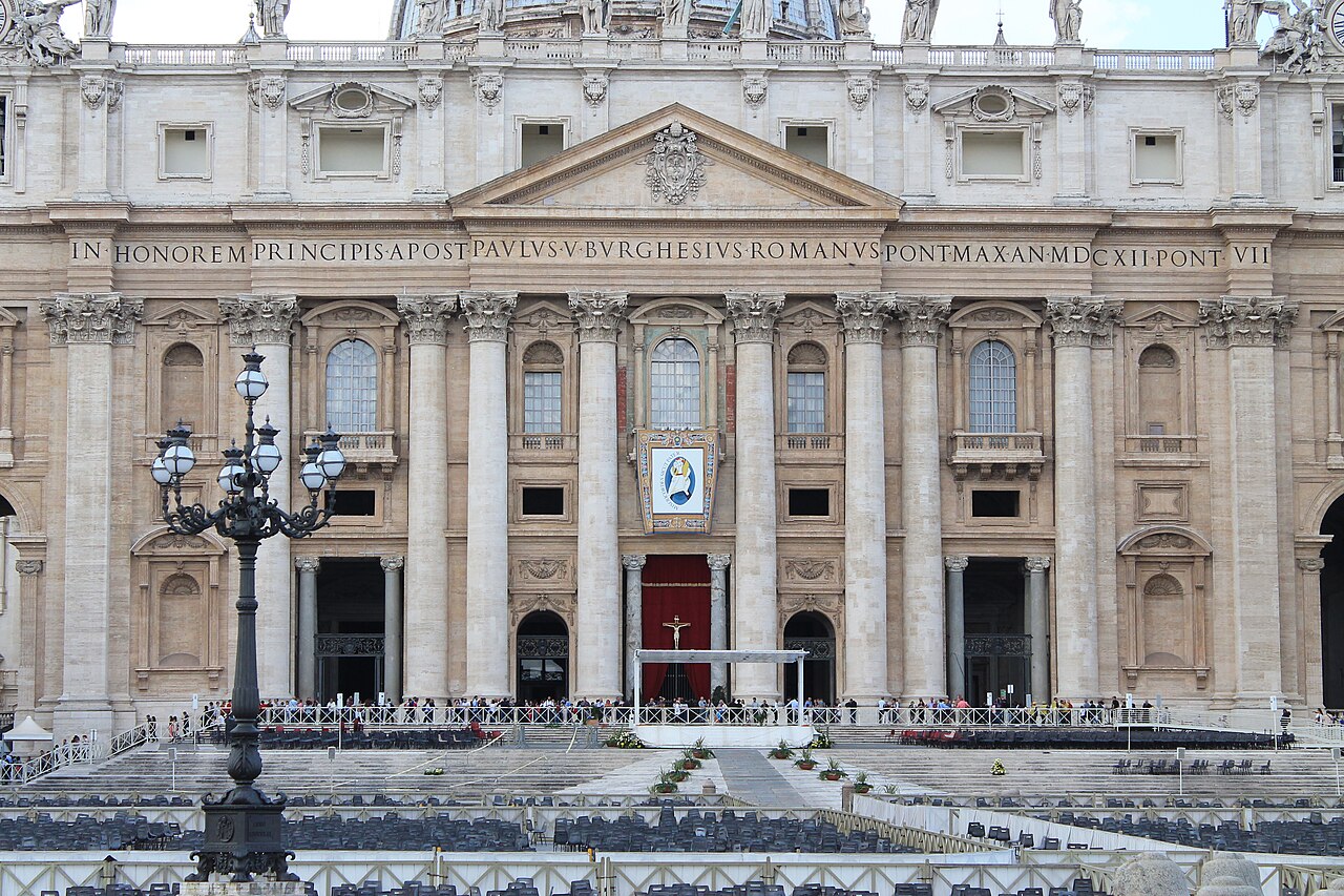 Chaises devant la basilique Saint-Pierre, Vatican