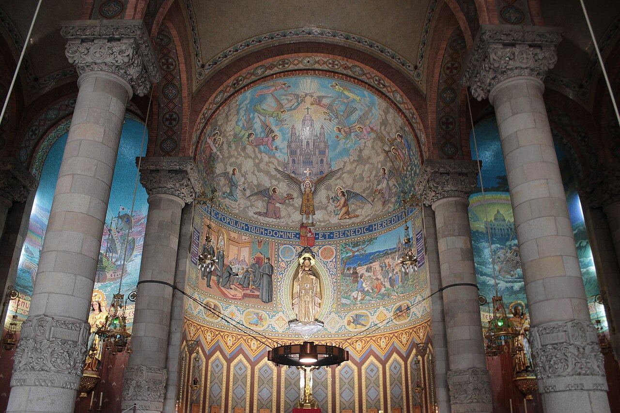 Autel, Templo Expiatorio del Sagrado Corazón.jpg