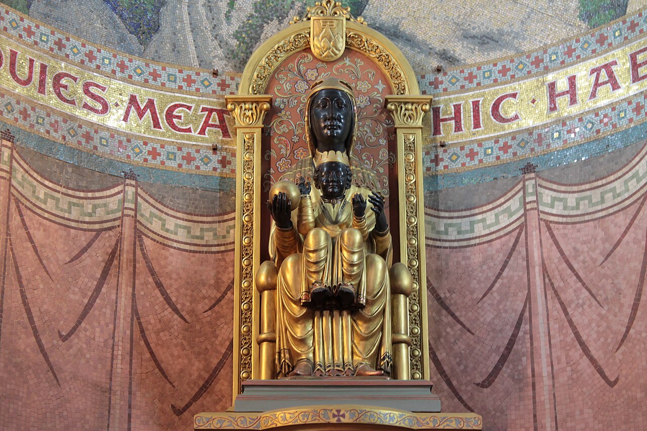 Autel, Templo Expiatorio del Sagrado Corazón.jpg