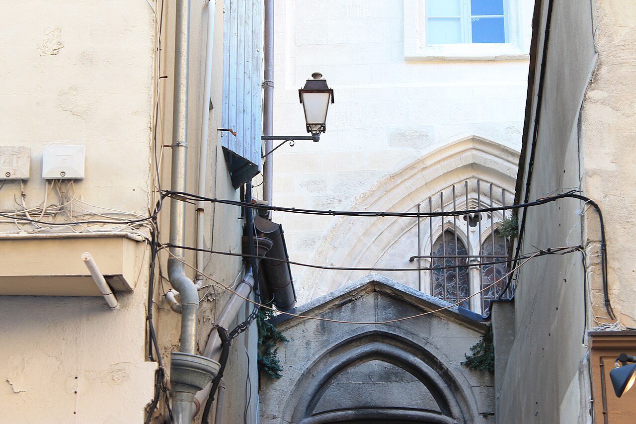 Street light in Avignon
