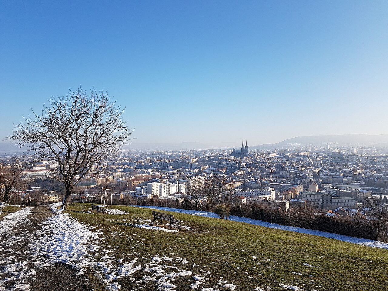 Snow in Montjuzet park