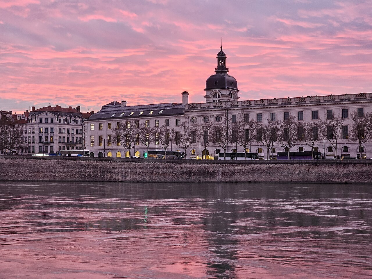 Lyon à hora dourada
