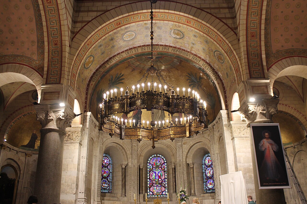 Intérieur de la basilique Saint-Martin d'Ainay (Lyon)