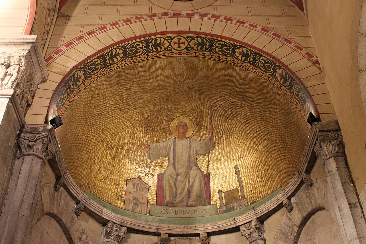 Intérieur de la basilique Saint-Martin d'Ainay (Lyon)