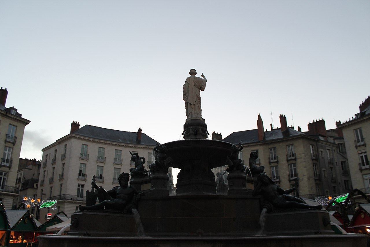 Fonte da Place Royale em Nantes no inverno