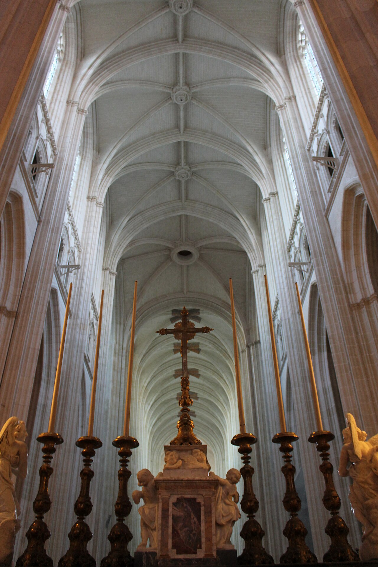 Interior da CathÃ©drale Saint-Pierre de Nantes