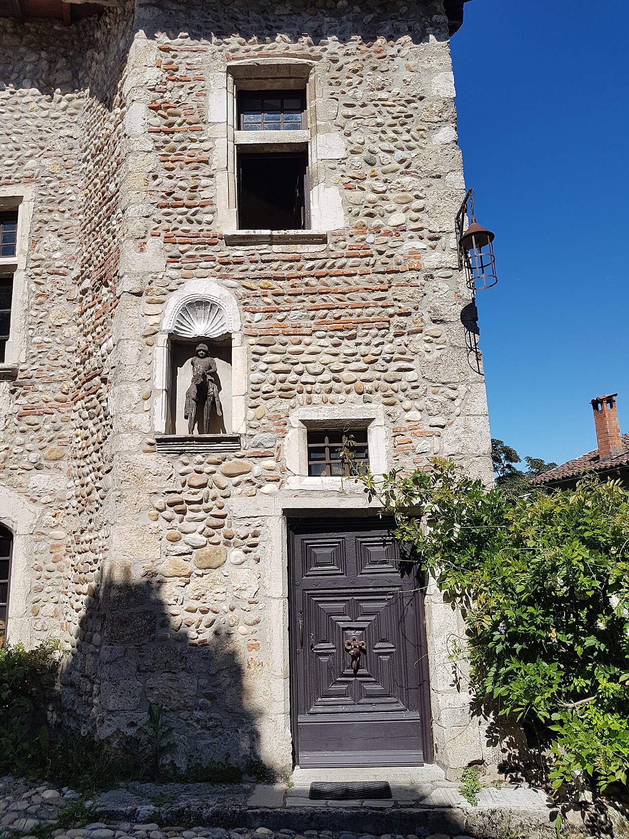 Door Pérouges