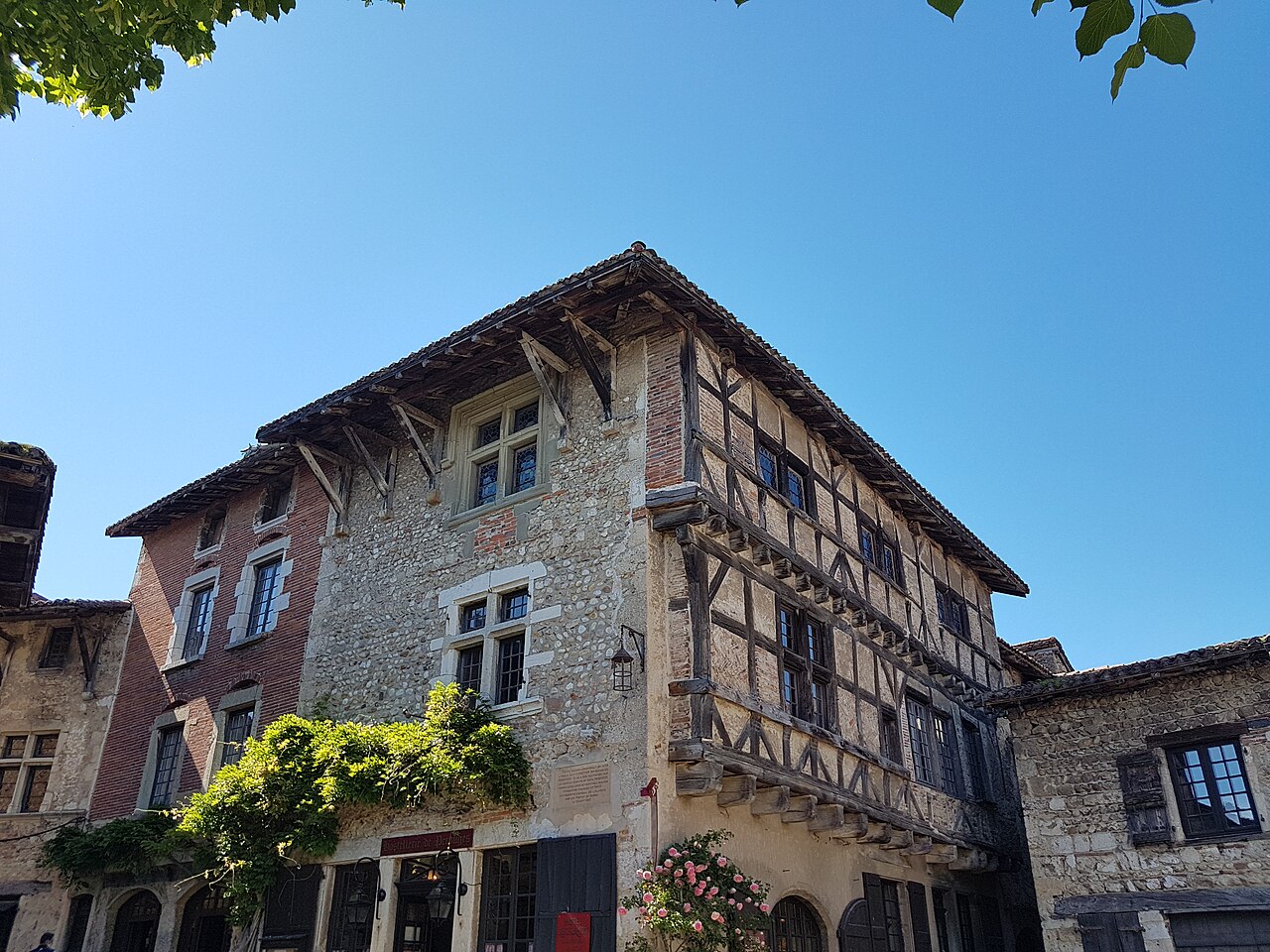 Façade with wood, Pérouges