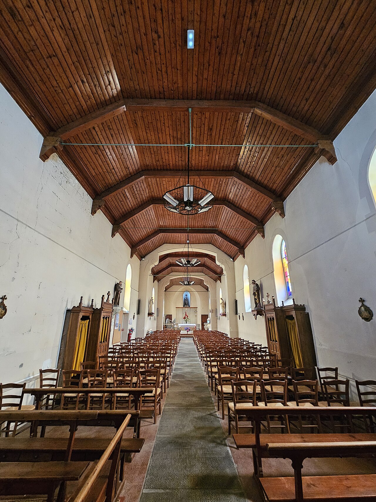 Interior of Chapelle Sainte-Anne-des-Grèves de Saint-Malo