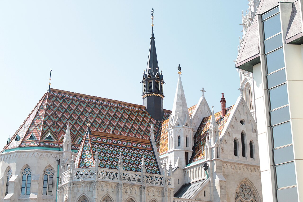 Toit de l'église Matthias à Budapest