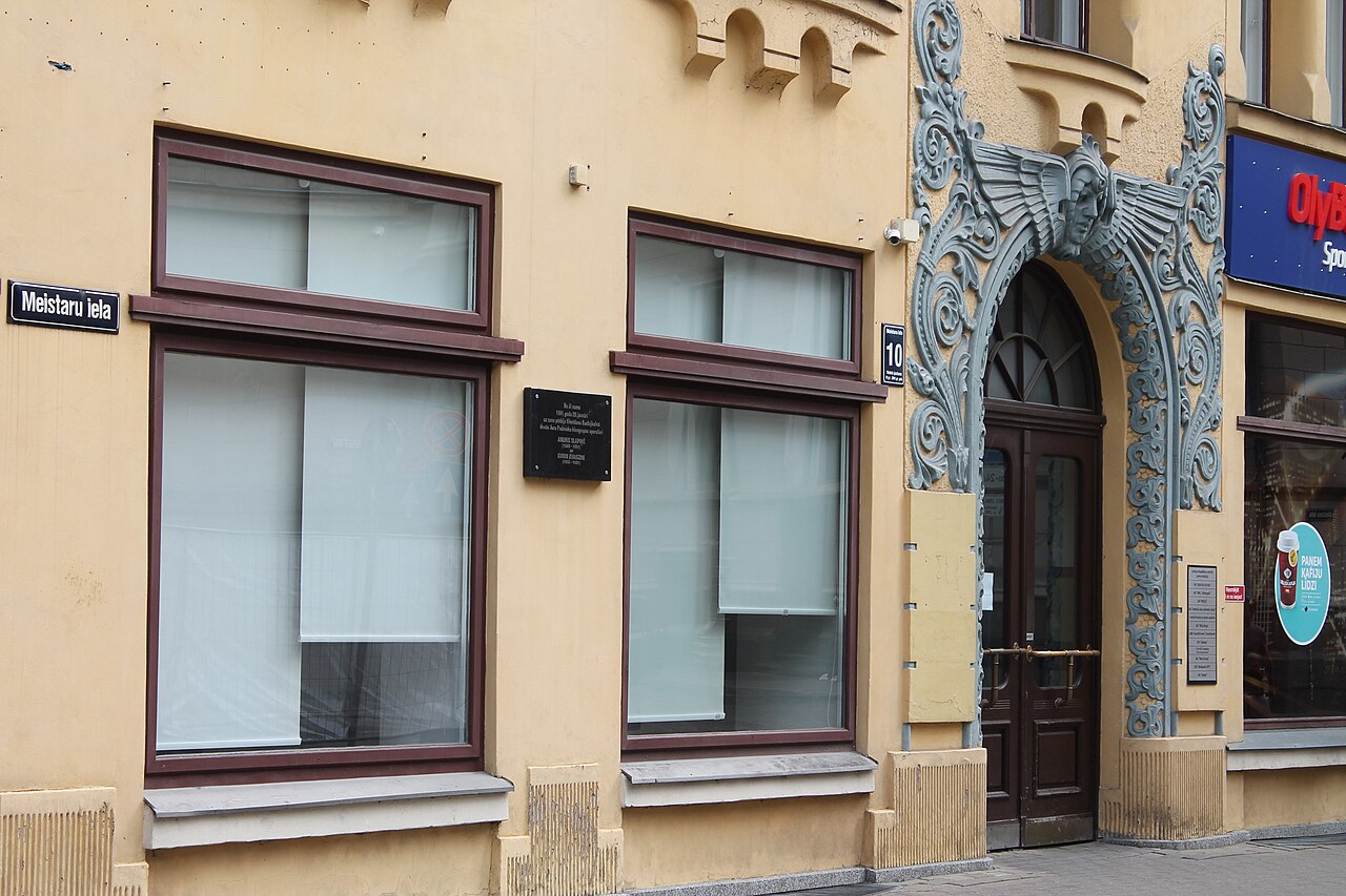 Entrée d'un bâtiment à Riga