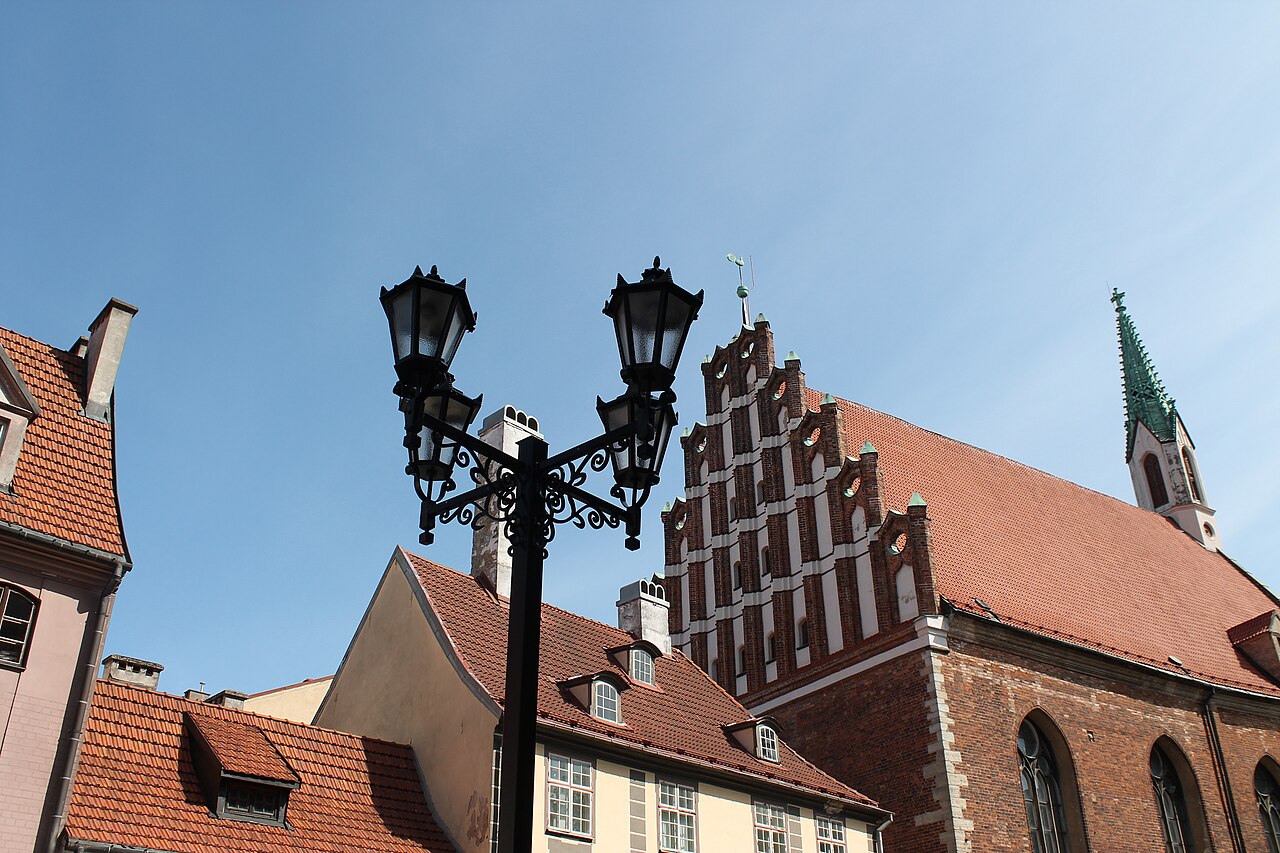 Lampadaire et église, Riga