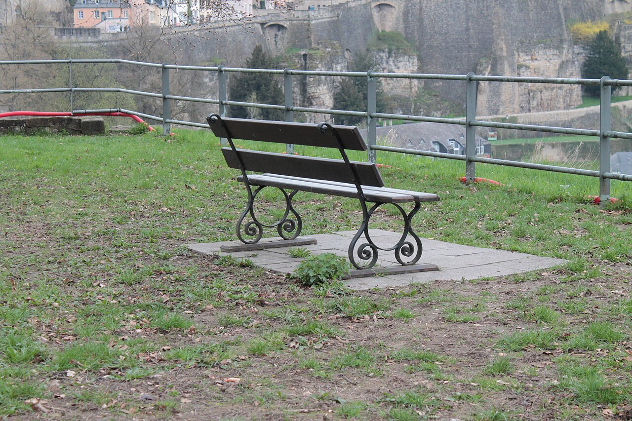 Banc isolé à Luxembourg