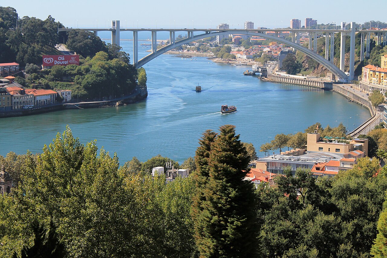 Pont sur le fleuve Douro à Porto