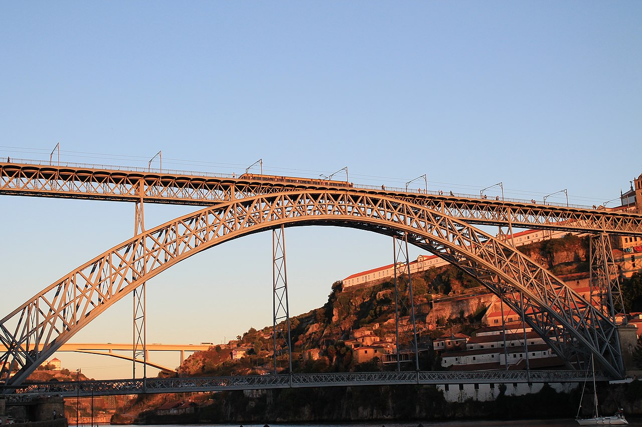 Pont au coucher du soleil à Porto