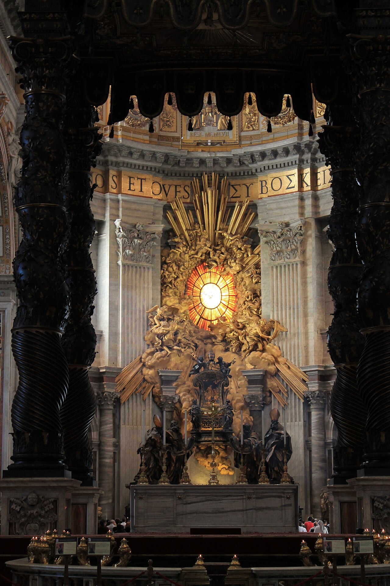 Altar da Cátedra de São Pedro, Vaticano