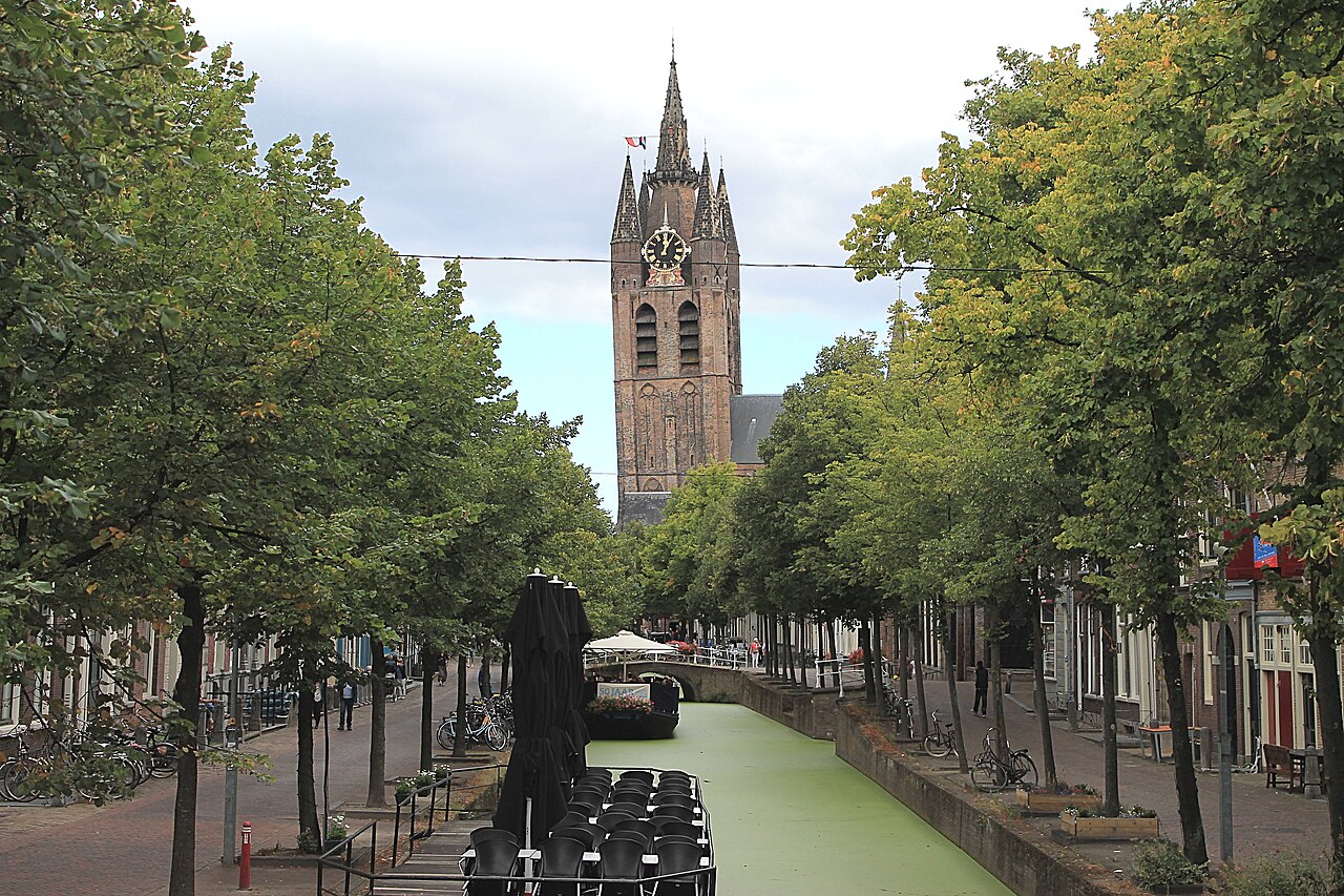Vue sur la rivière à Delft